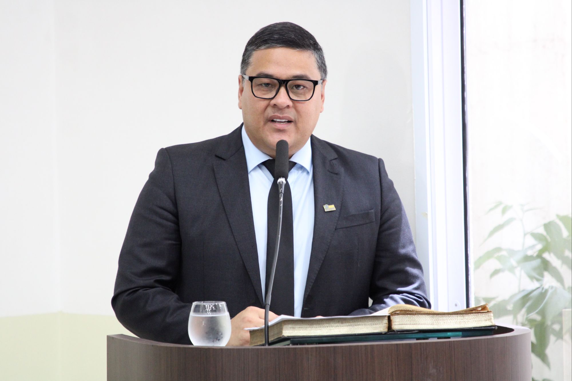 Vereador Eurico da Japão solicita pavimentação asfáltica para Rua Clayton Bezerra dos Santos