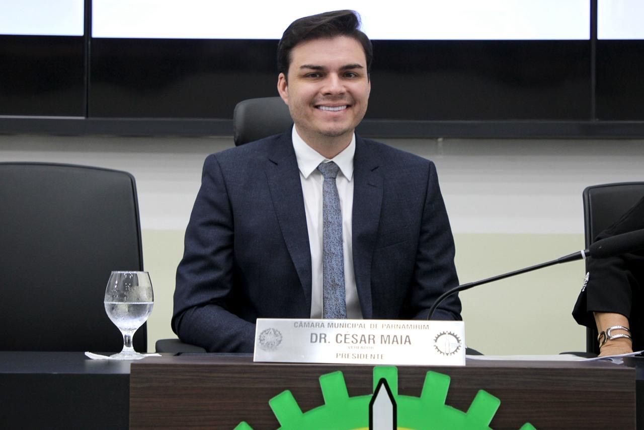 Presidente Dr. César Maia antecipa primeira parcela do 13º salário dos servidores da Câmara de Parnamirim