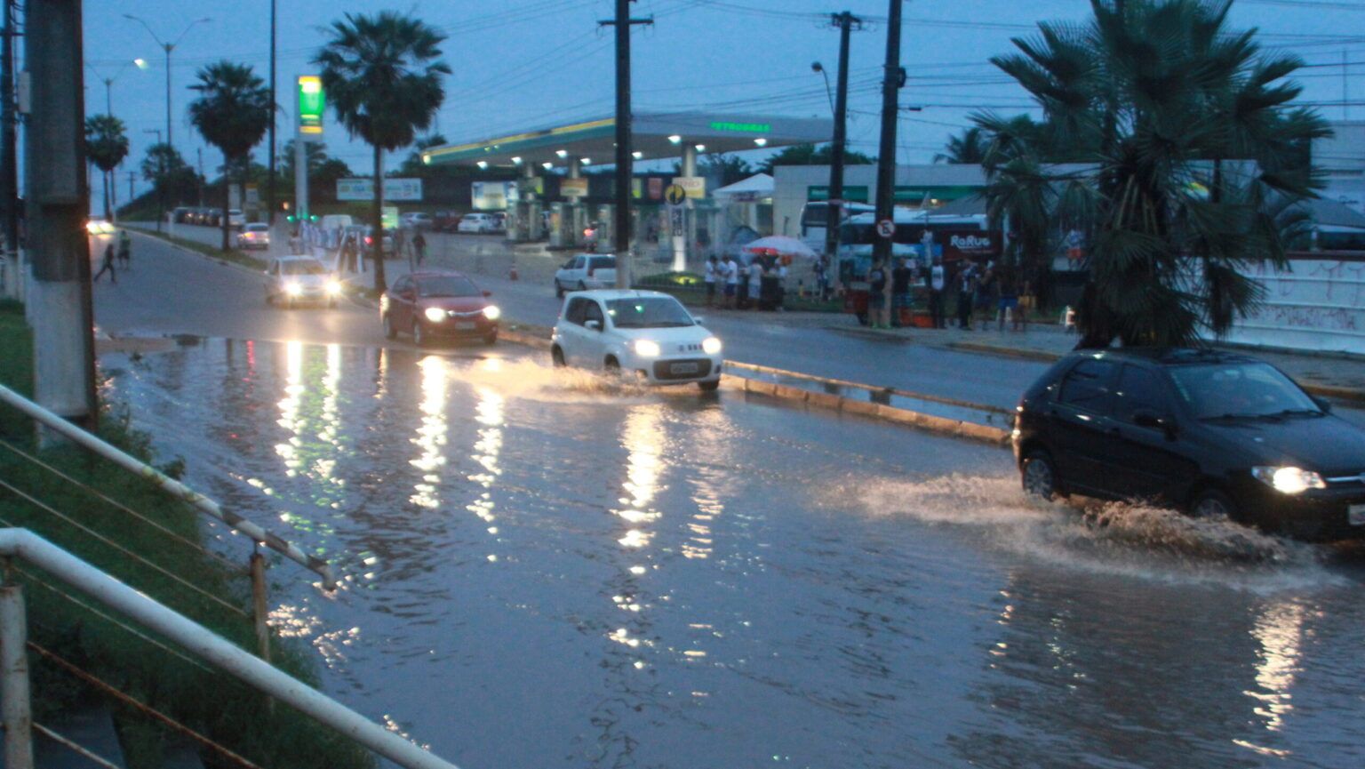 Natal amanhece com oito pontos de alagamento intransitáveis neste domingo 22; confira