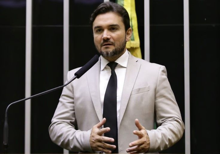 PT, PDT e União Brasil abrem disputa por vaga de Celso Sabino no Turismo