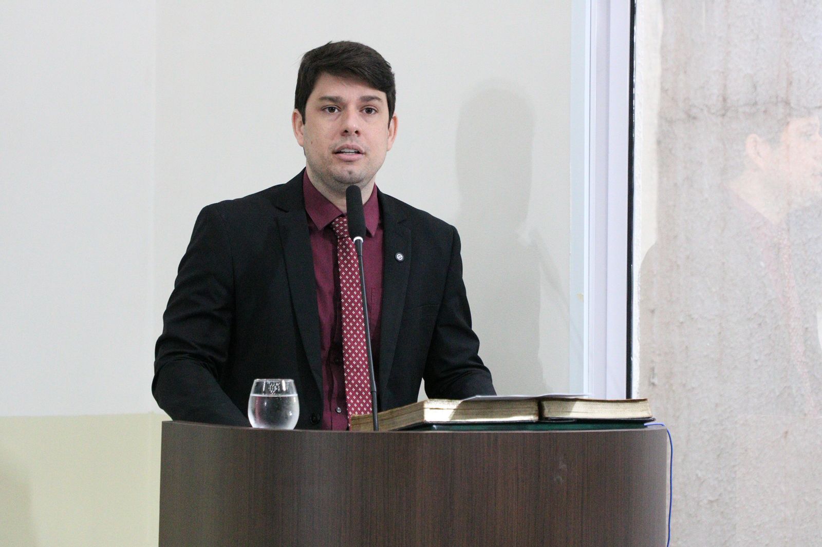 PAI PEDE AJUDA AO VEREADOR GABRIEL CÉSAR APÓS FILHO DE 11 ANOS FICAR SEM ATENDIMENTO PSICOLÓGICO EM PARNAMIRIM