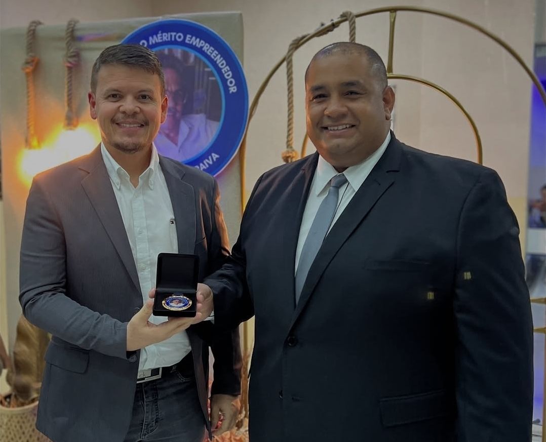 Vereador Chicão homenageia empresário de raiz na Comenda José Siqueira de Paiva