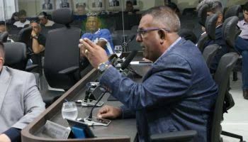 Vereador Afrânio solicita recuperação de avenida no Passagem de Areia