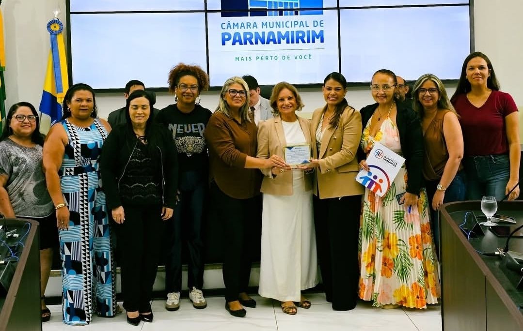 Vereadora Rhalessa entrega moções de aplauso a seis iniciativas de destaque na cidade