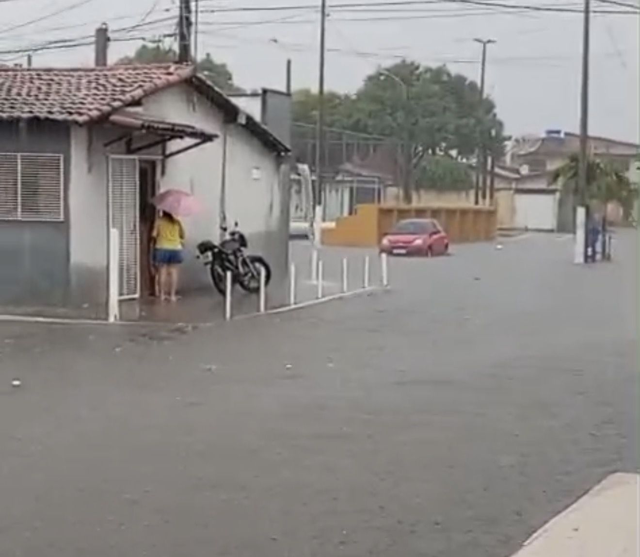 Chuvas provocam alagamentos em Parnamirim e acumulados passam dos 30mm na Grande Natal