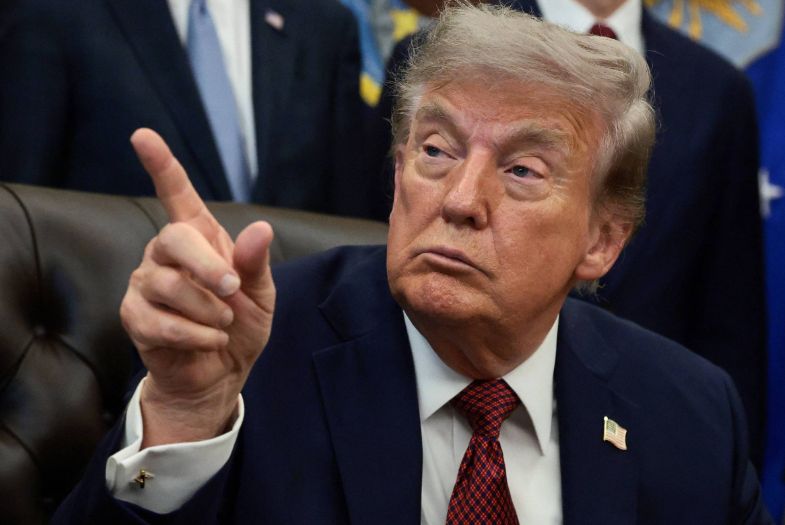 Governo Trump vai enviar dois oficiais para acompanhar as eleições no Brasil, diz jornal americano
