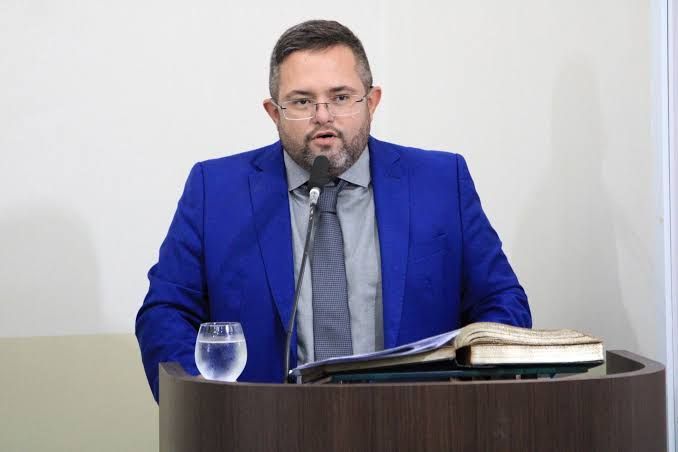 CÂMARA DE PARNAMIRIM APROVA PROJETO DE DR. JONAS GODEIRO QUE PROÍBE FOGOS COM ESTAMPIDO EM EVENTOS APOIADOS PELO MUNICÍPIO